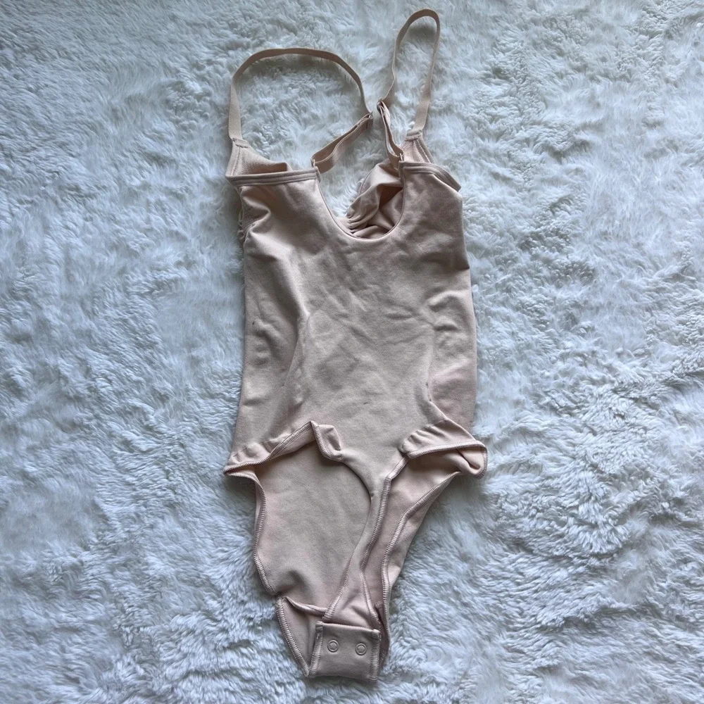 SKIMS‎ Women's Sculpting Seamless Plunge Bodysuit Sand Beige Size Small NWOT